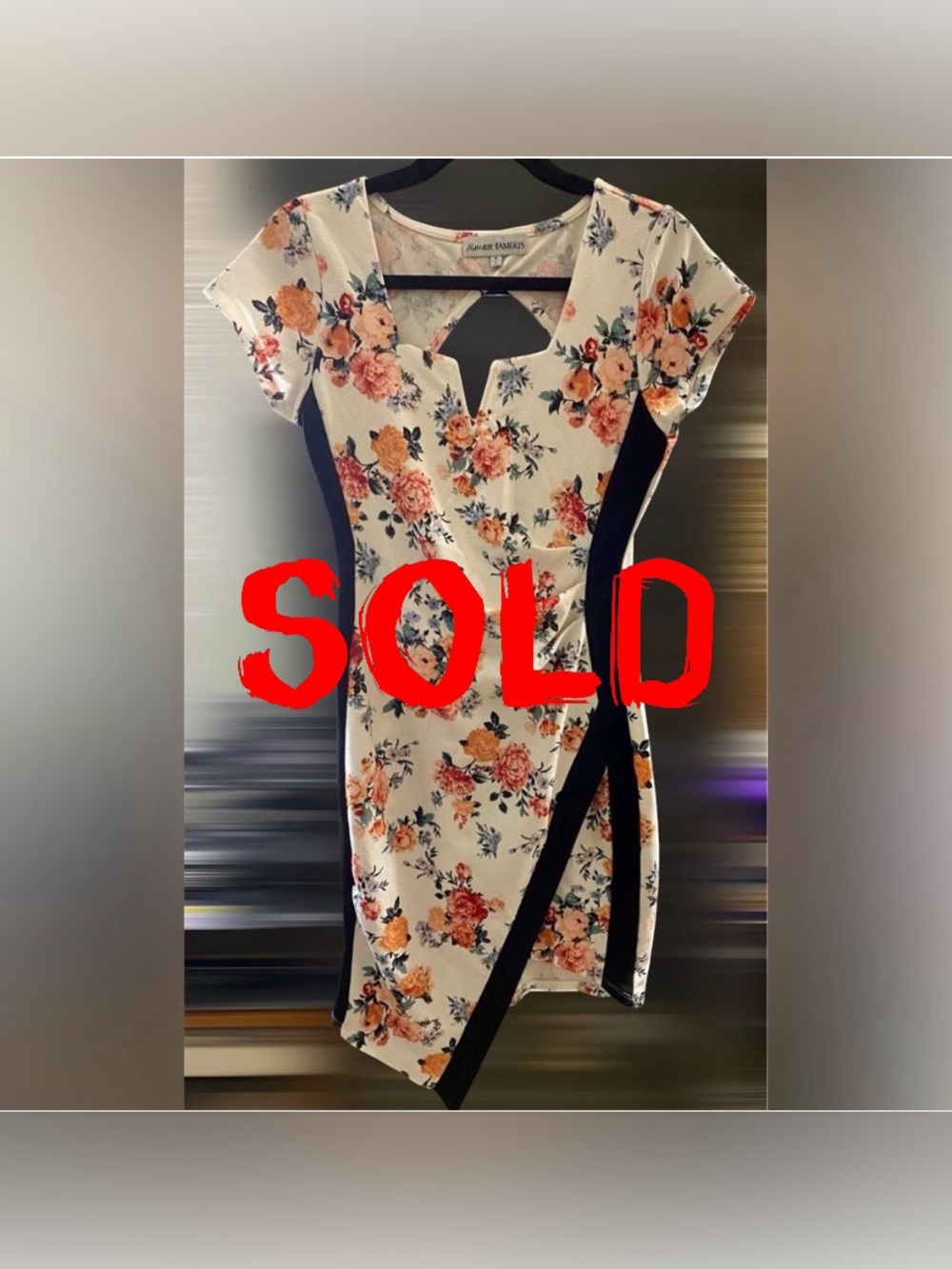Almost Famous-Floral Print Asymmetrical Dress with Black Accents
Sz.M